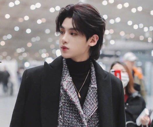 扒爷爆料黄明昊视频大全,黄明昊视频大全背后的故事与真相  第1张